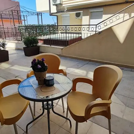 Apartment At 5 Minutes From The Yacht Port With A Sea View Appartement *